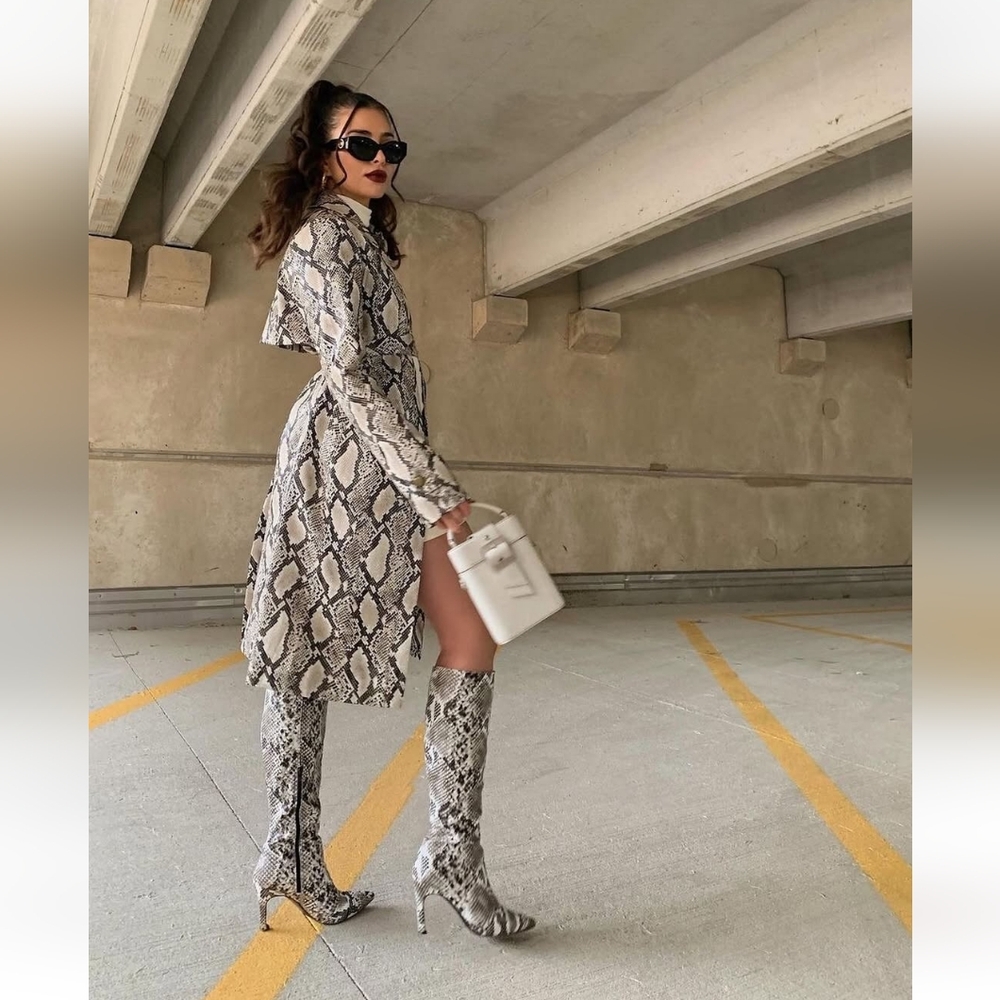NWT Choosy Elizabeth Snakeskin Trench Coat Size Small
